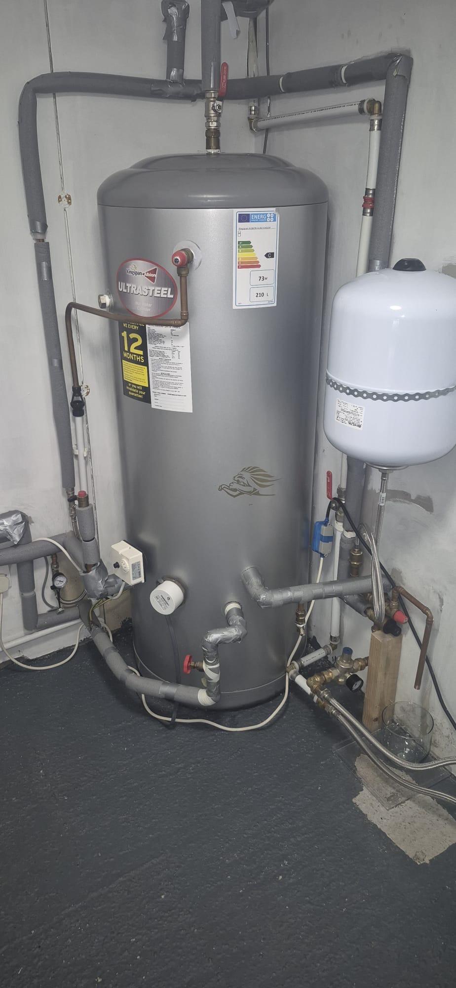 Ultrasteel cylinder upgrade with expansion vessel and insulated pipework